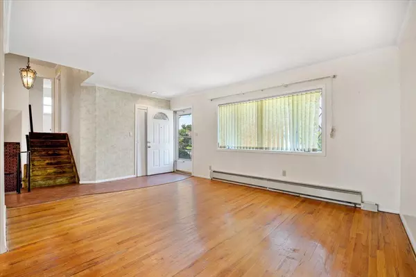 Plainview, NY 11803,20 Deb ST