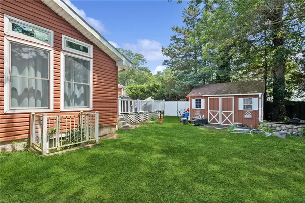 Holbrook, NY 11741,220 Furrows RD