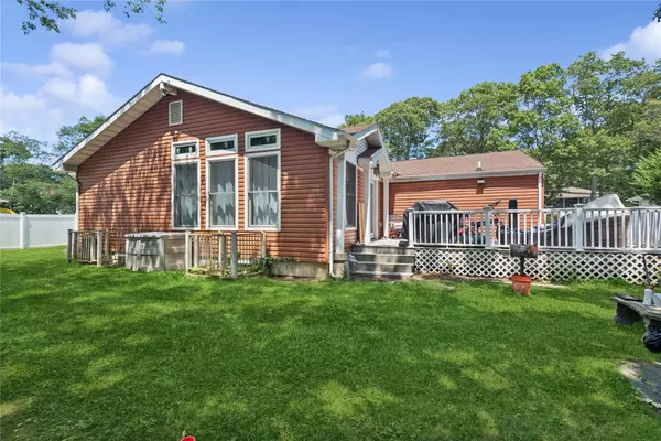 Holbrook, NY 11741,220 Furrows RD