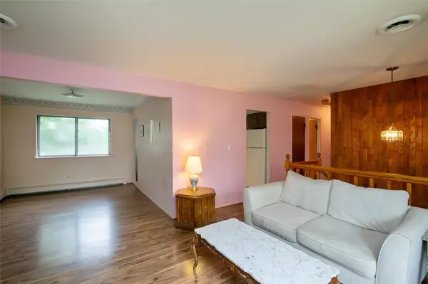 North Babylon, NY 11703,180 Hunter AVE