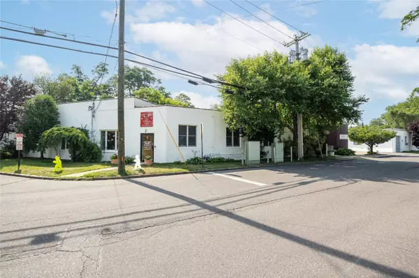 Port Washington, NY 11050,2-4 Manhasset AVE