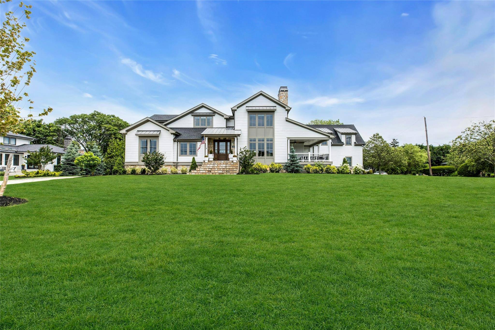 52 Concourse, Brightwaters, NY 11718