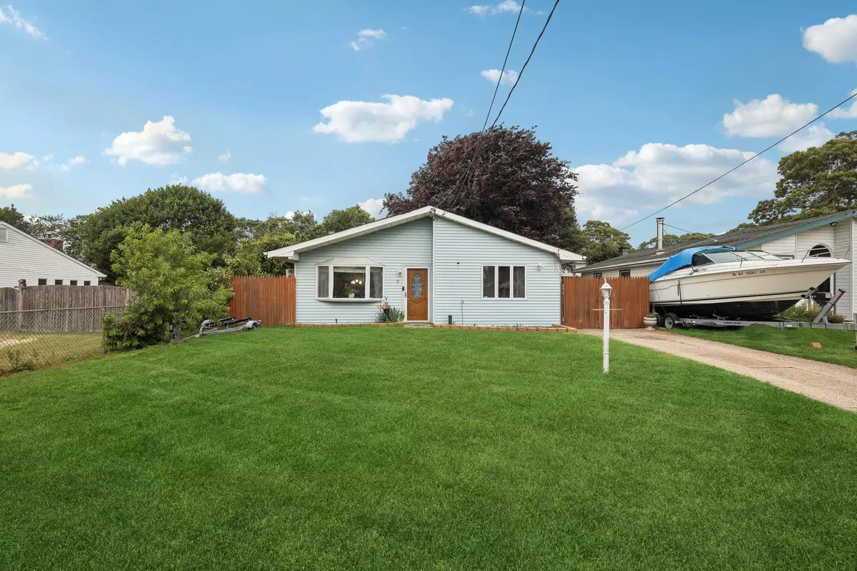 Shirley, NY 11967,17 Lombardy DR