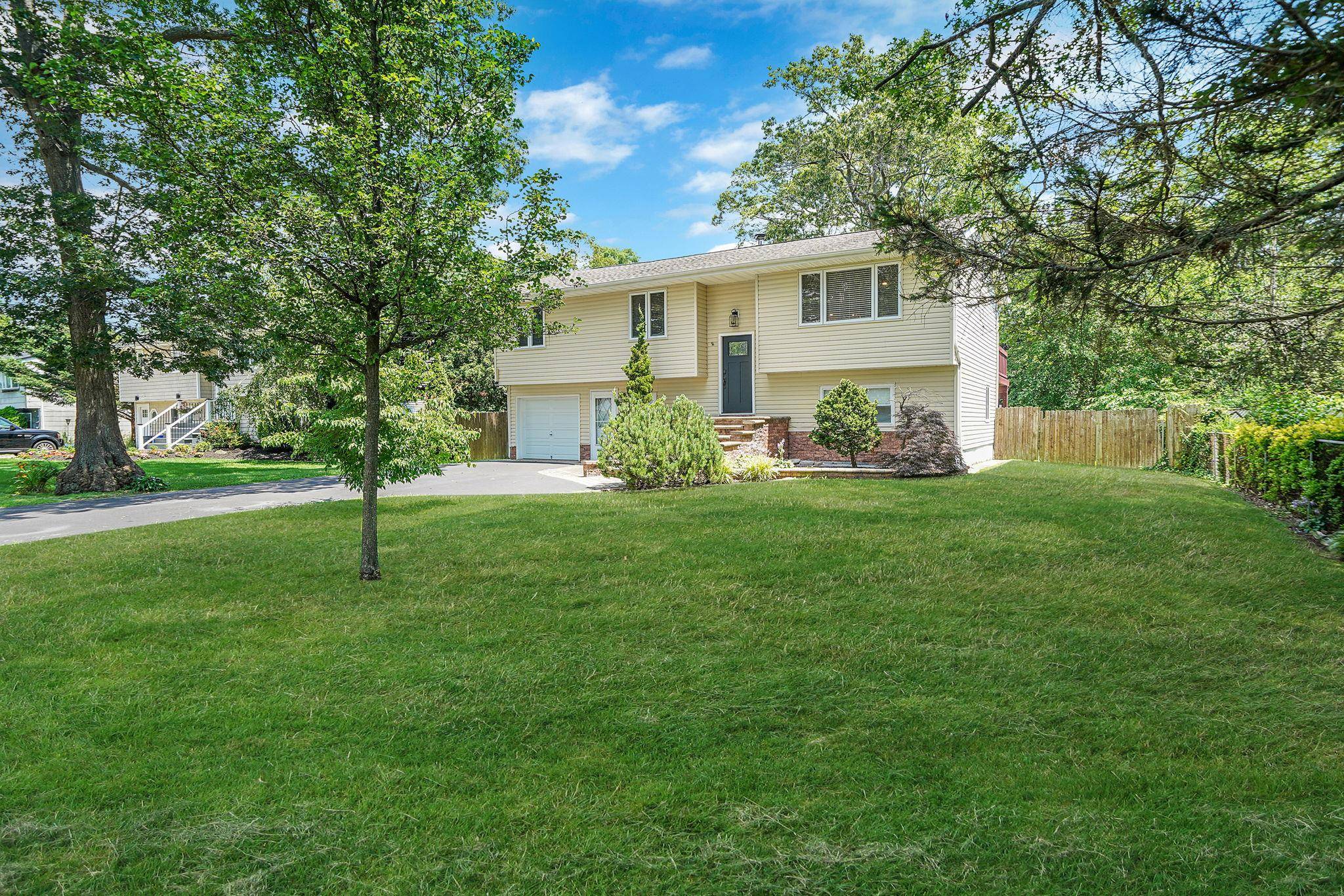 Ronkonkoma, NY 11779,2387 Chestnut AVE