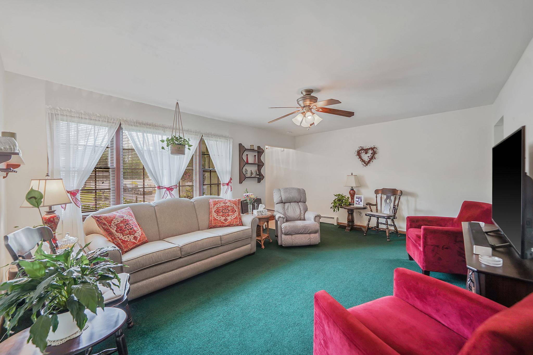 Middle Island, NY 11953,12 Pine Cone ST
