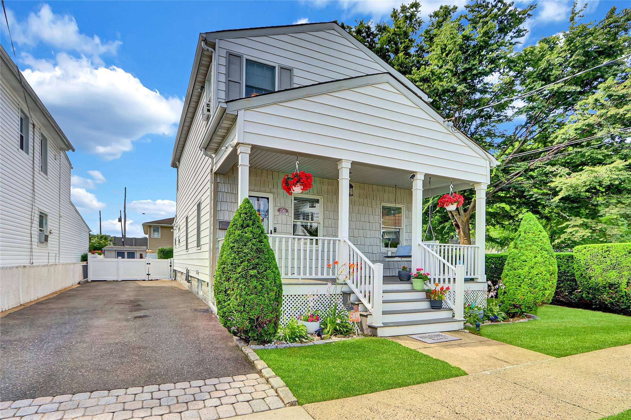 230 Mineola AVE, Carle Place, NY 11514