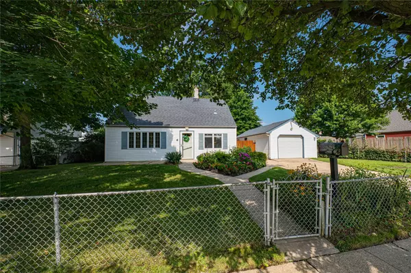 Levittown, NY 11756,6 Farm LN
