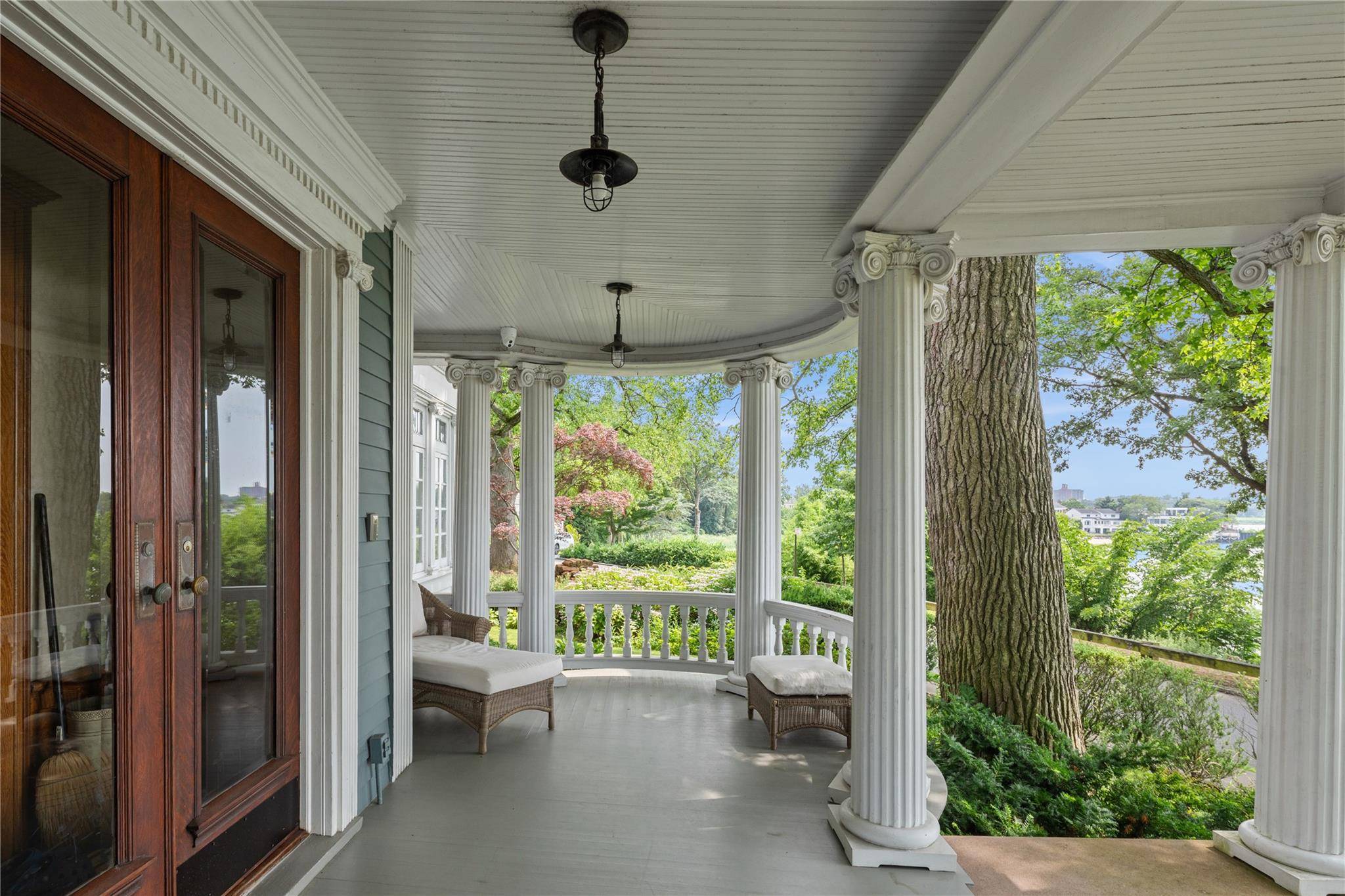Douglaston, NY 11363,28 Shore RD
