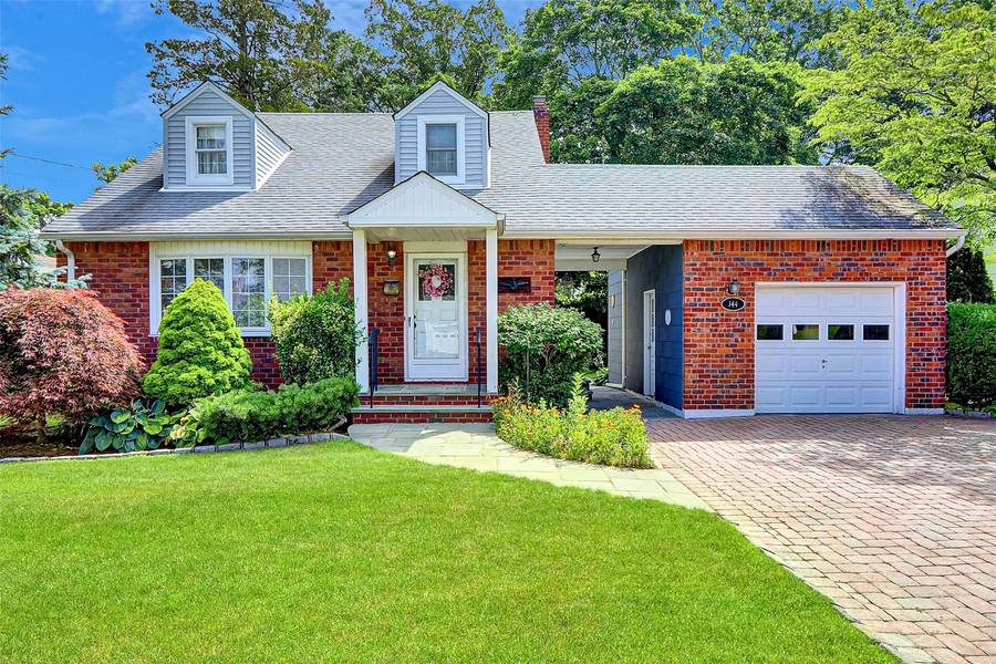144 N Herman AVE, Bethpage, NY 11714