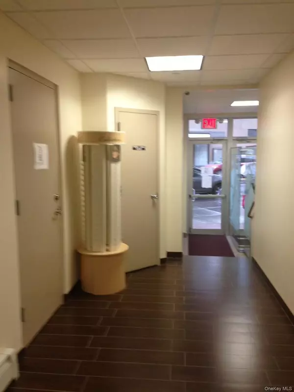 Flushing, NY 11355,4207 Kissena BLVD