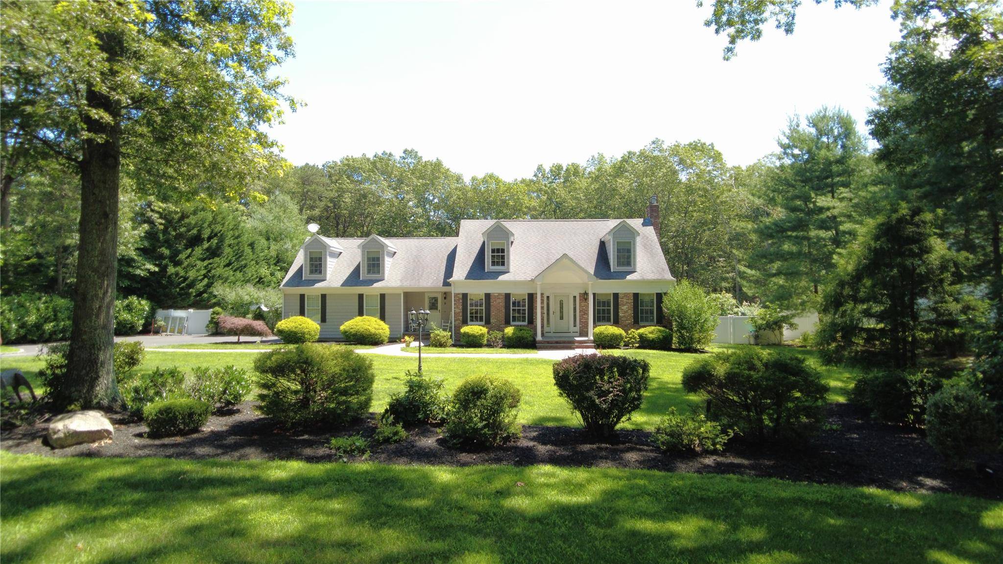 9 Deerfield DR, Wading River, NY 11792