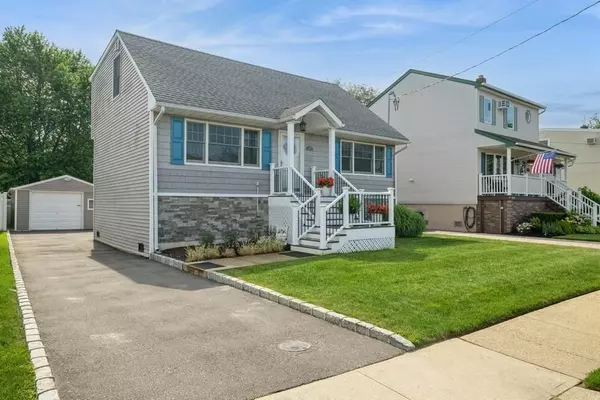 Wantagh, NY 11793,2543 Bayview AVE