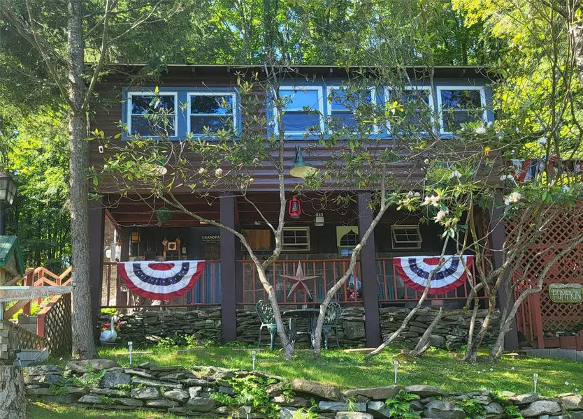 28 E Sullivan PL, Smallwood, NY 12720