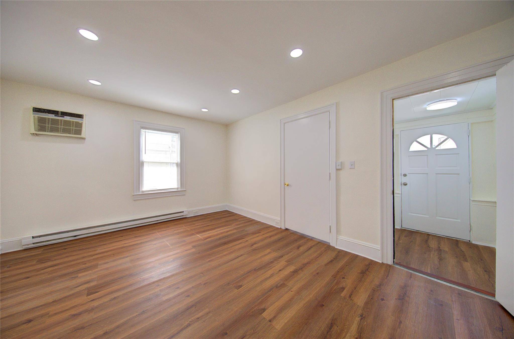 Floral Park, NY 11001,99 Elizabeth ST