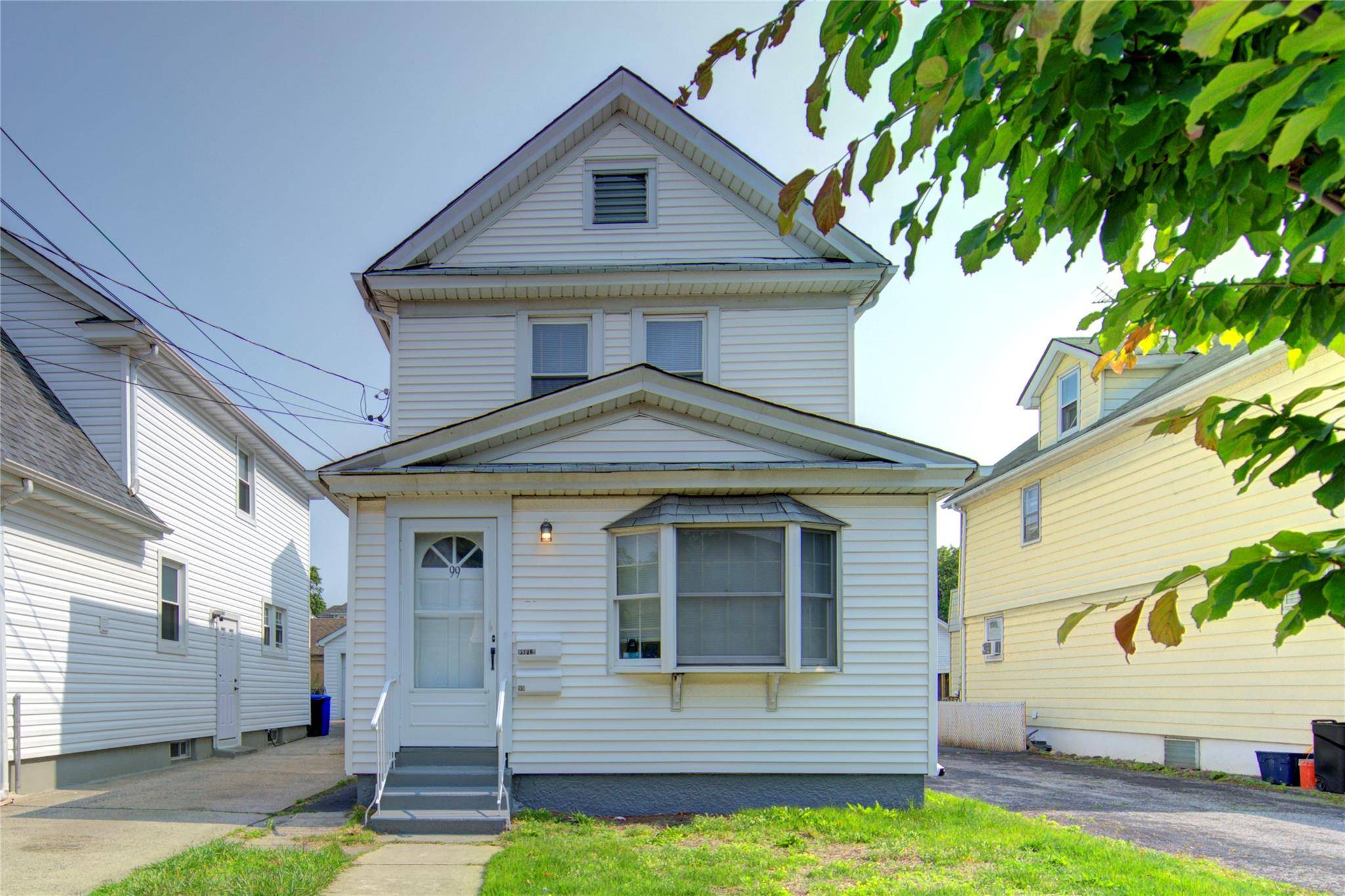 99 Elizabeth ST, Floral Park, NY 11001