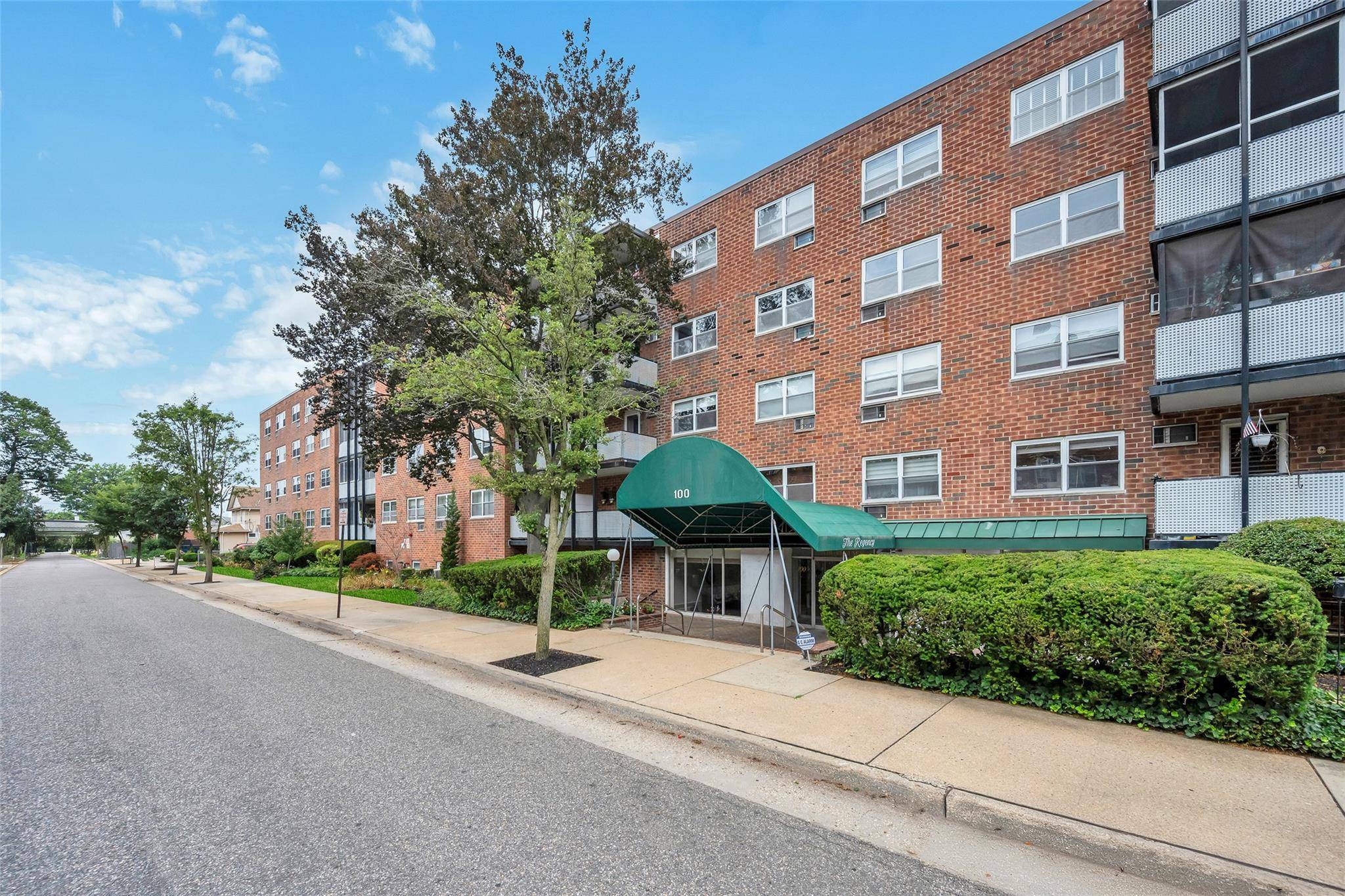 100 Lincoln AVE #16A, Mineola, NY 11501