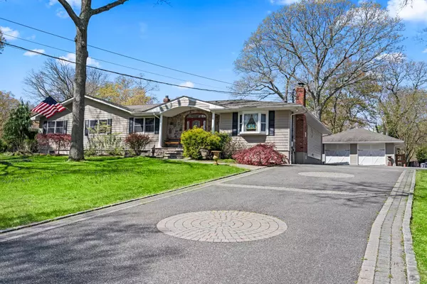 Smithtown, NY 11787,24 Croft LN