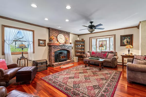 Smithtown, NY 11787,24 Croft LN