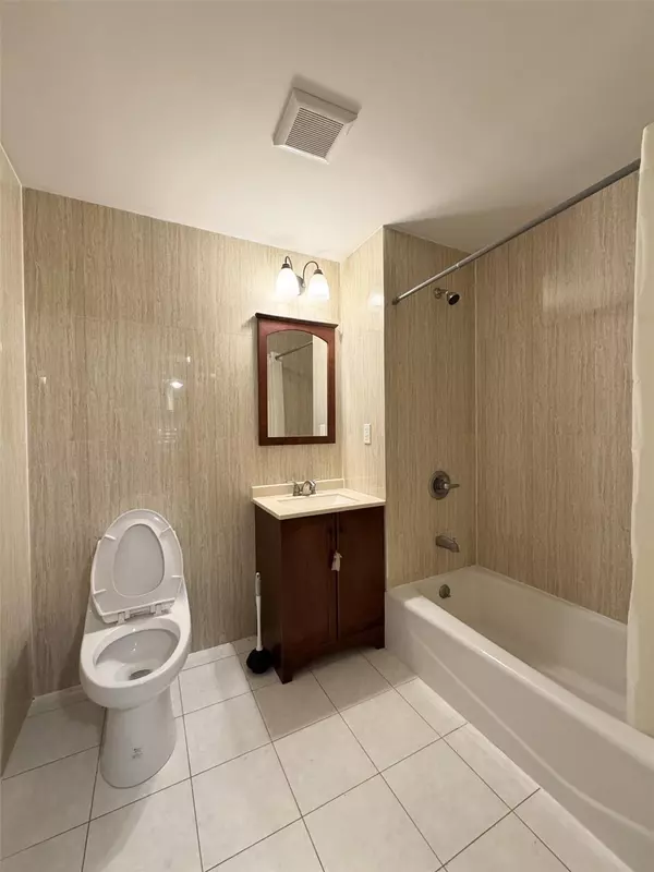 Fresh Meadows, NY 11365,7166 Parsons BLVD #6E
