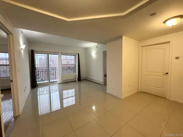 Fresh Meadows, NY 11365,7166 Parsons BLVD #6E