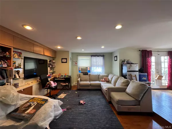 Port Washington, NY 11050,38 Nesaquake AVE