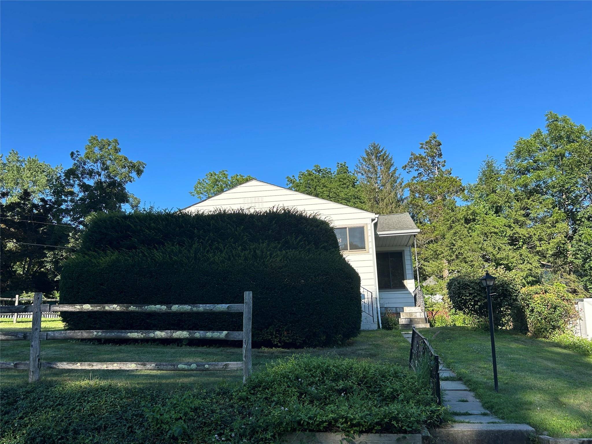 Carmel, NY 10512,10 Huron RD