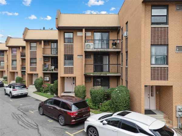75-22 Parsons BLVD #D2, Fresh Meadows, NY 11366