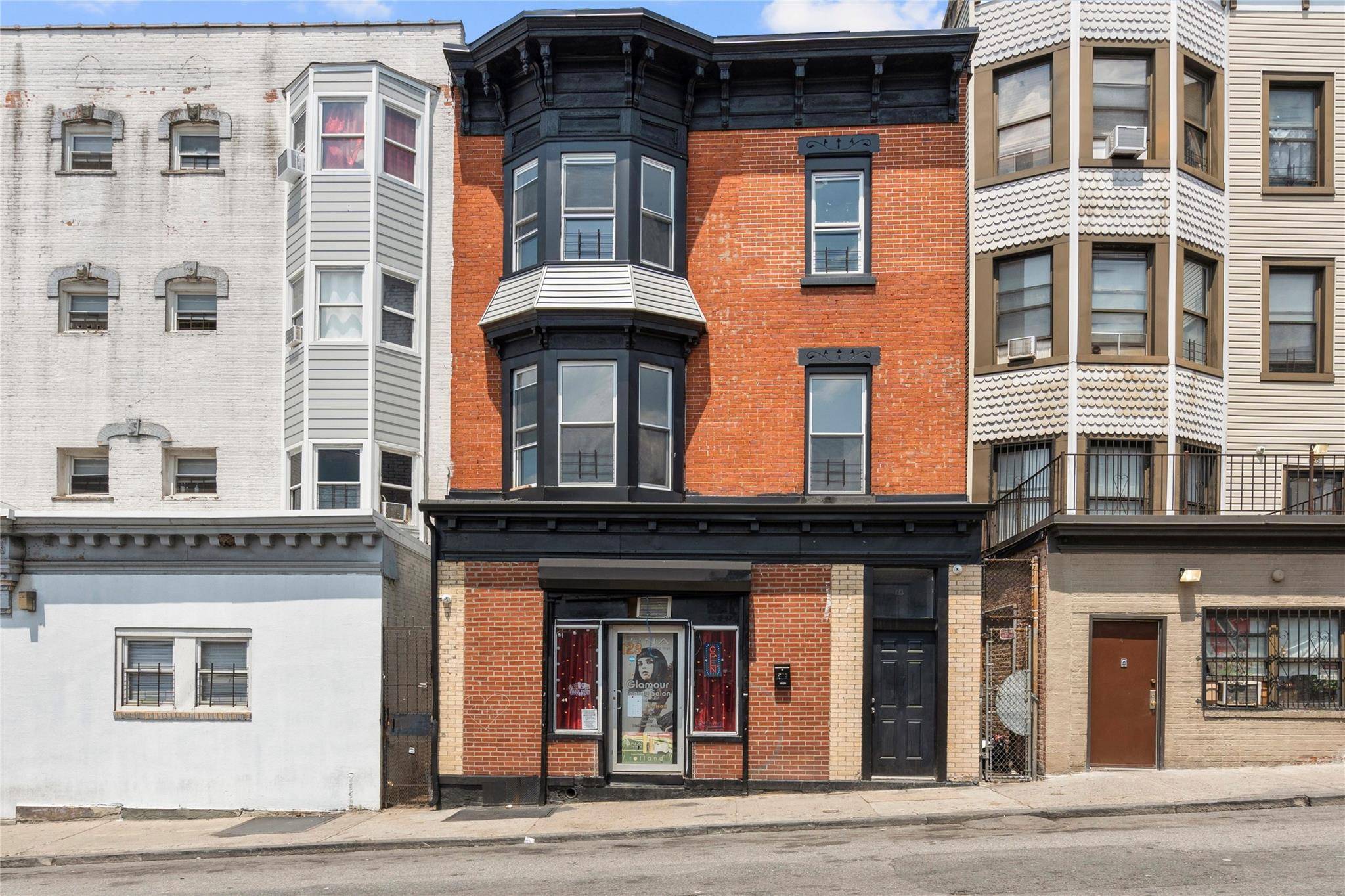 123 Elm ST, Yonkers, NY 10701