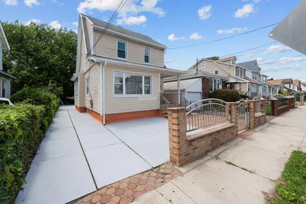 Saint Albans, NY 11412,119-44 193rd ST