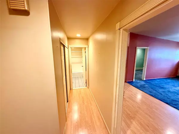 Farmingdale, NY 11735,18 Ivy ST #1B