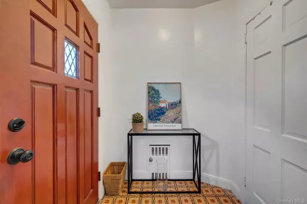 Dobbs Ferry, NY 10522,86 Briary RD