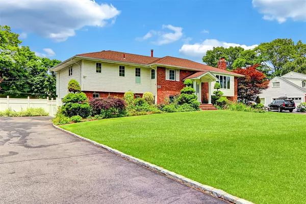 Dix Hills, NY 11746,18 Pashen PL