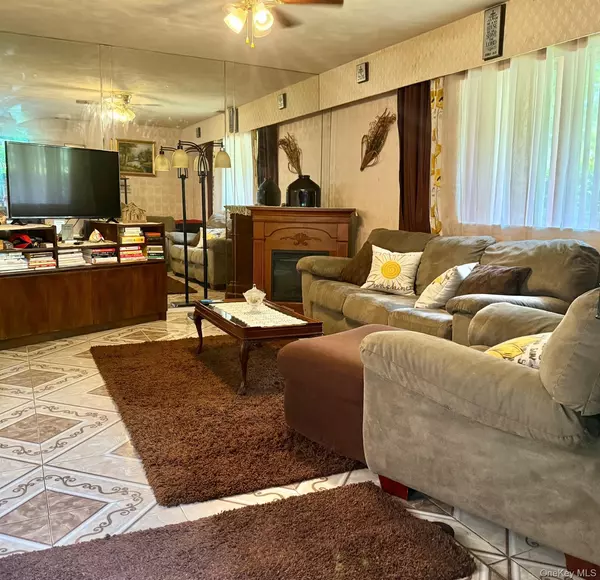 Central Islip, NY 11722,78 Feller DR
