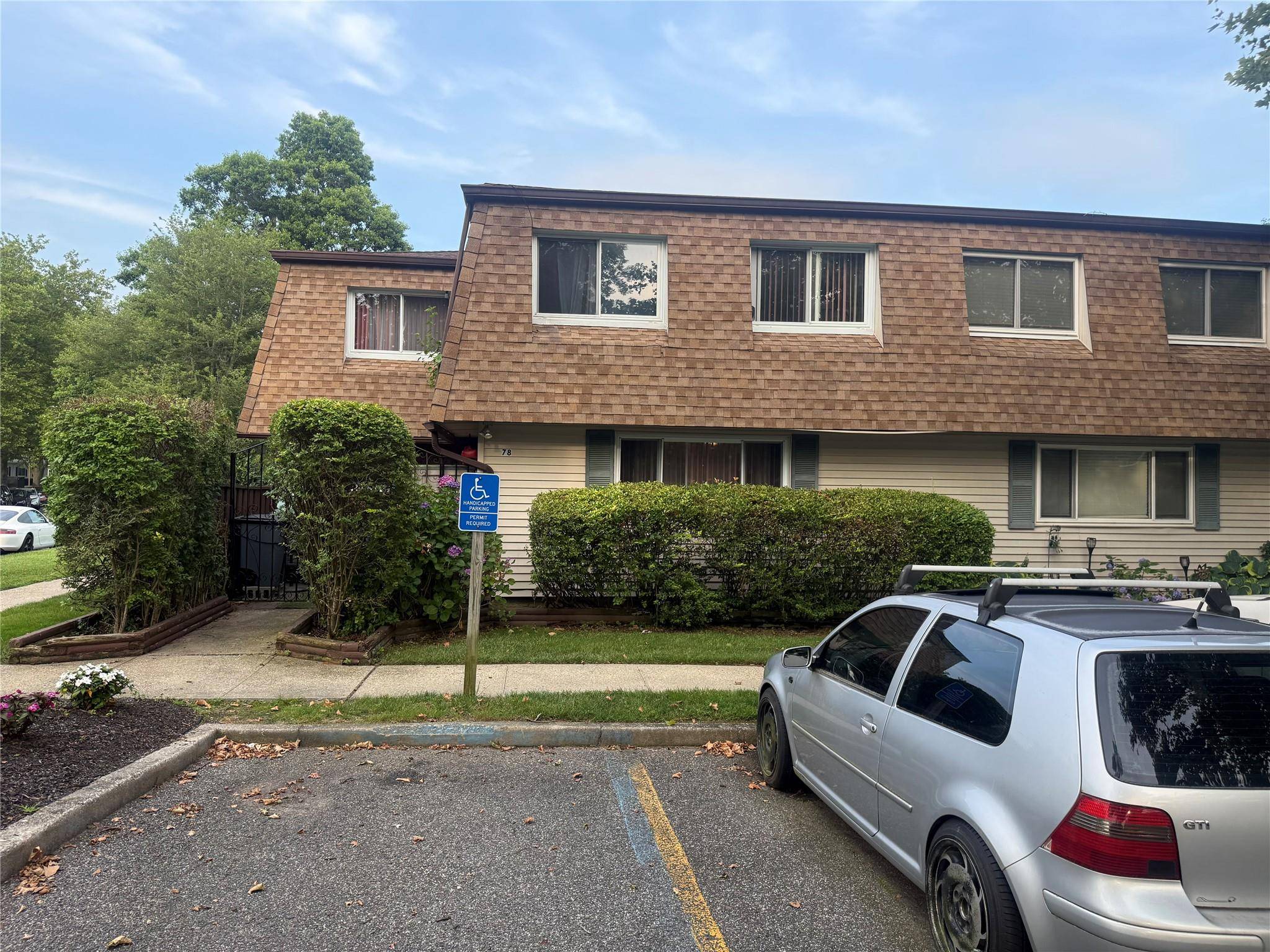 78 Feller DR, Central Islip, NY 11722