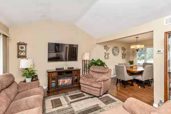 Hicksville, NY 11801,17 Verbena CT