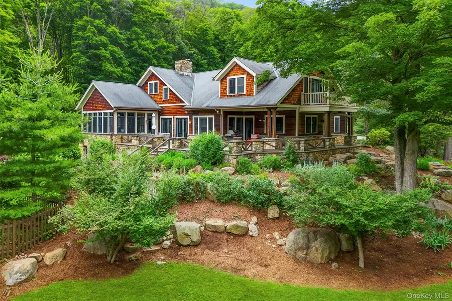 17 Half Moon RDG, Cold Spring, NY 10516