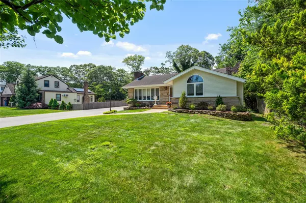 West Islip, NY 11795,506 Kime AVE