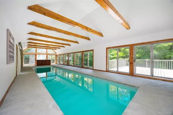Pleasant Valley, NY 12569,12 Wolf LN