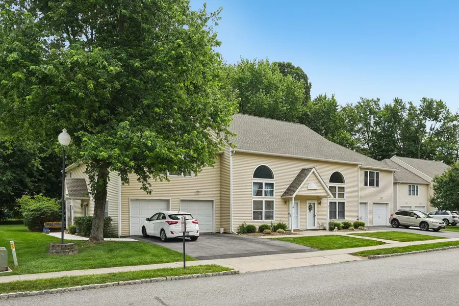 19 Village CV, Warwick, NY 10990