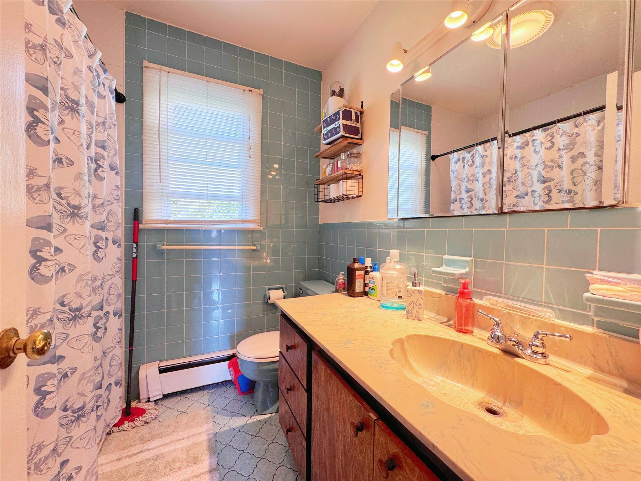 Glen Cove, NY 11542,47 1st street ext #Rear
