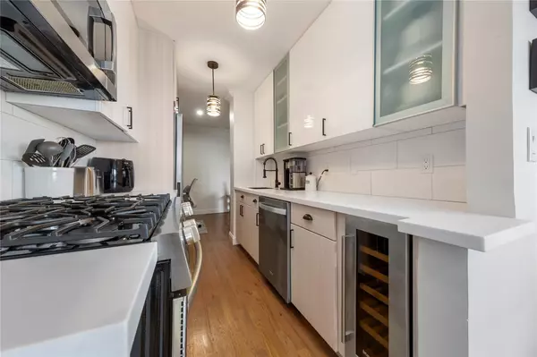 6 Birchwood CT #4C,  Mineola,  NY 11501