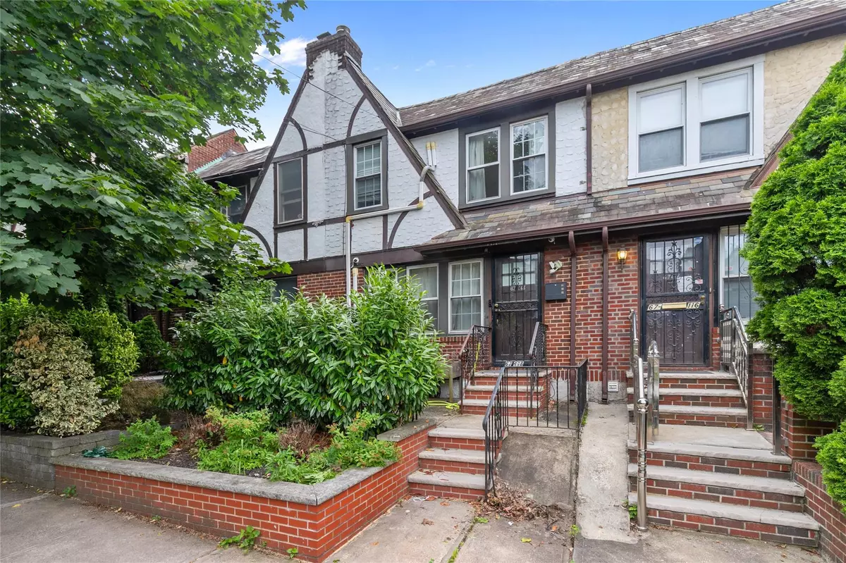 Forest Hills, NY 11375,67118 Burns ST