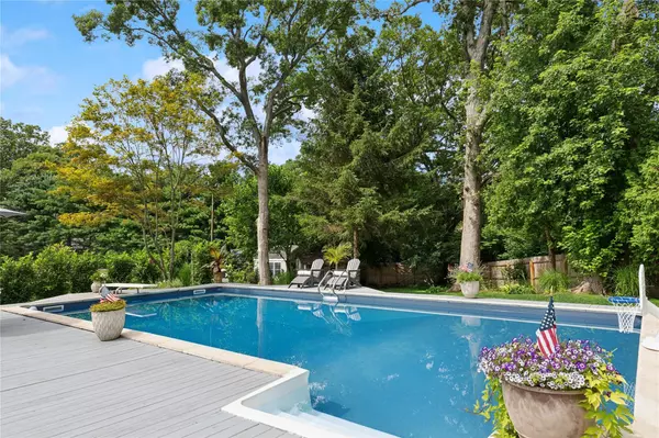Rocky Point, NY 11778,92 Mahogany RD