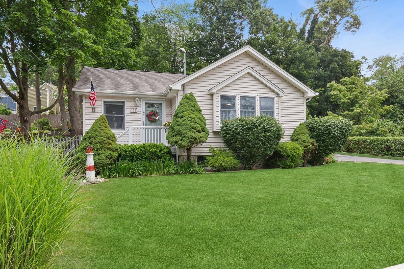377 Locust DR, Rocky Point, NY 11778