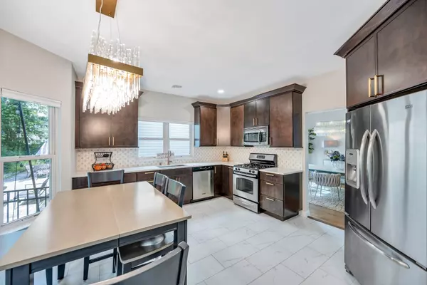South Setauket, NY 11720,30 Sunflower Ridge RD