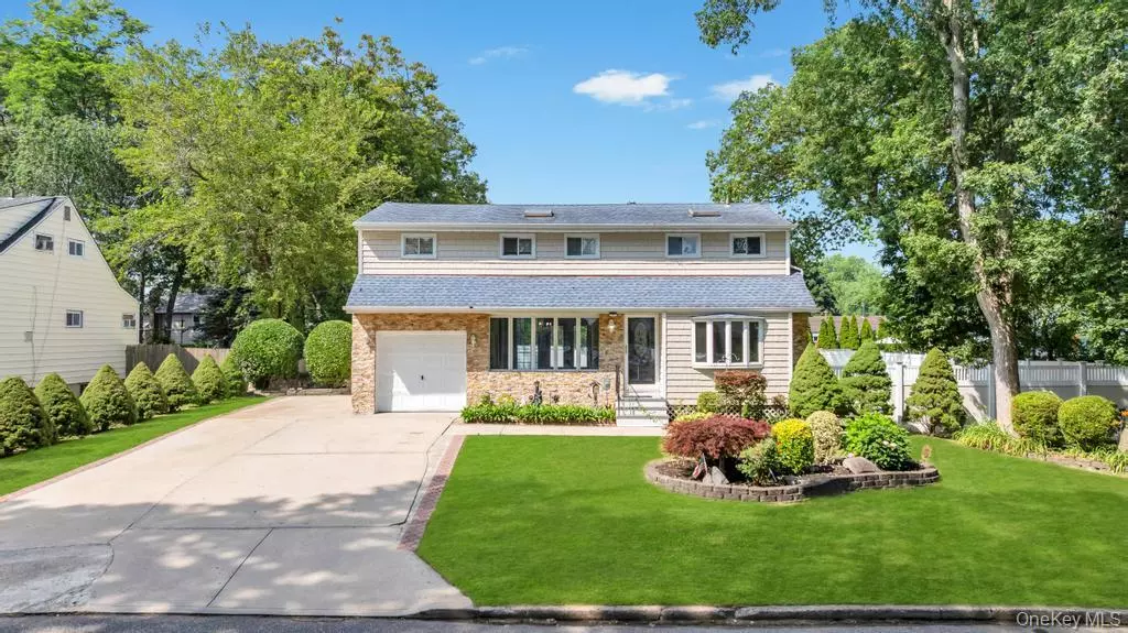 Centereach, NY 11720,32 Clarkson RD