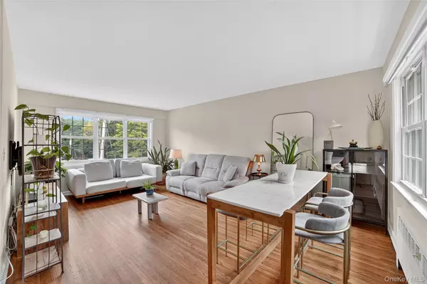 Hartsdale, NY 10530,17 Fieldstone DR #148