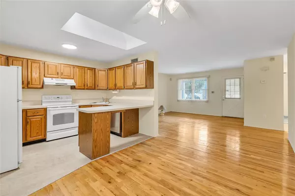 North Babylon, NY 11703,5 Primrose LN