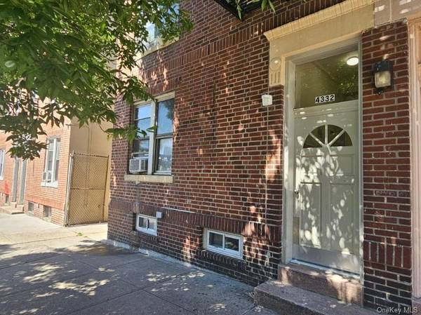 43-32 40 ST, Woodside, NY 11104