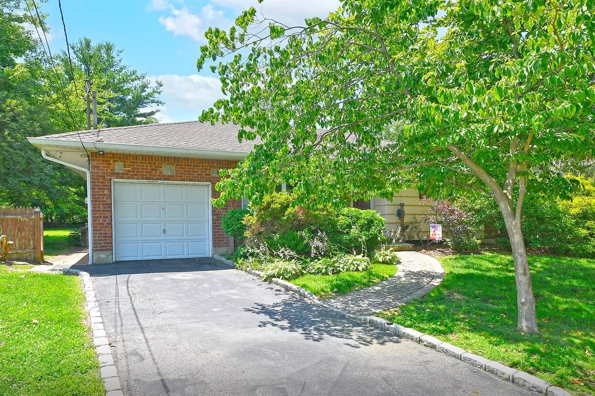 Greenlawn, NY 11740,10 Emily CT